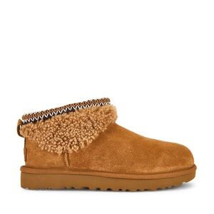 Classic ultra mini maxi curly Ugg boot.